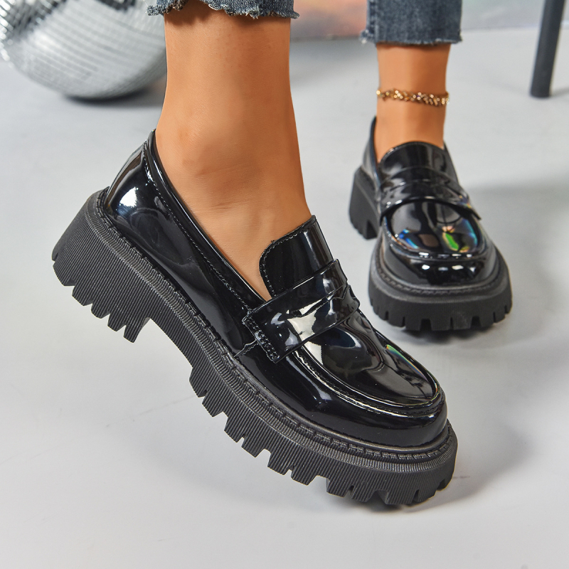 Didelių dydžių mokasinai moterims, nauji britiško stiliaus apvaliu nosimi, universalūs užsegami japoniško stiliaus storapadiai maži odiniai bateliai moterims. Tarpvalstybinė užsienio prekyba.