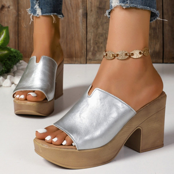 Παντόφλες με ψηλοτάκουνα εξωτερικού εμπορίου για γυναίκες 2025 καλοκαίρι Νέα ευρωπαϊκά και αμερικανικά σέξι γυναικεία σανδάλια ψαριού με χοντρό τακούνι και μεγάλο μέγεθος σε μια γραμμή