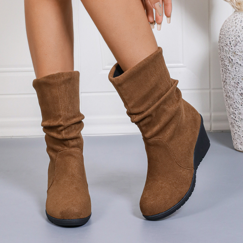 Ženske čizme za jesen i zimu 2025., nove europske i američke izvozne čizme s okruglim vrhom, klinastom petom i rukavima, udobne čizme s hrpom, velike veličine