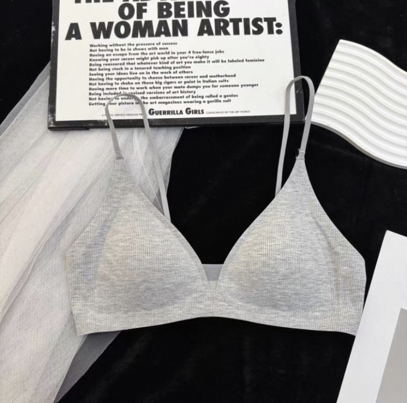 Fengzhixin Original French Deep V Triangle Cup Intimates Fără Margini Frumos Back Fără Cusături Push-Up Sutien de vară subțire