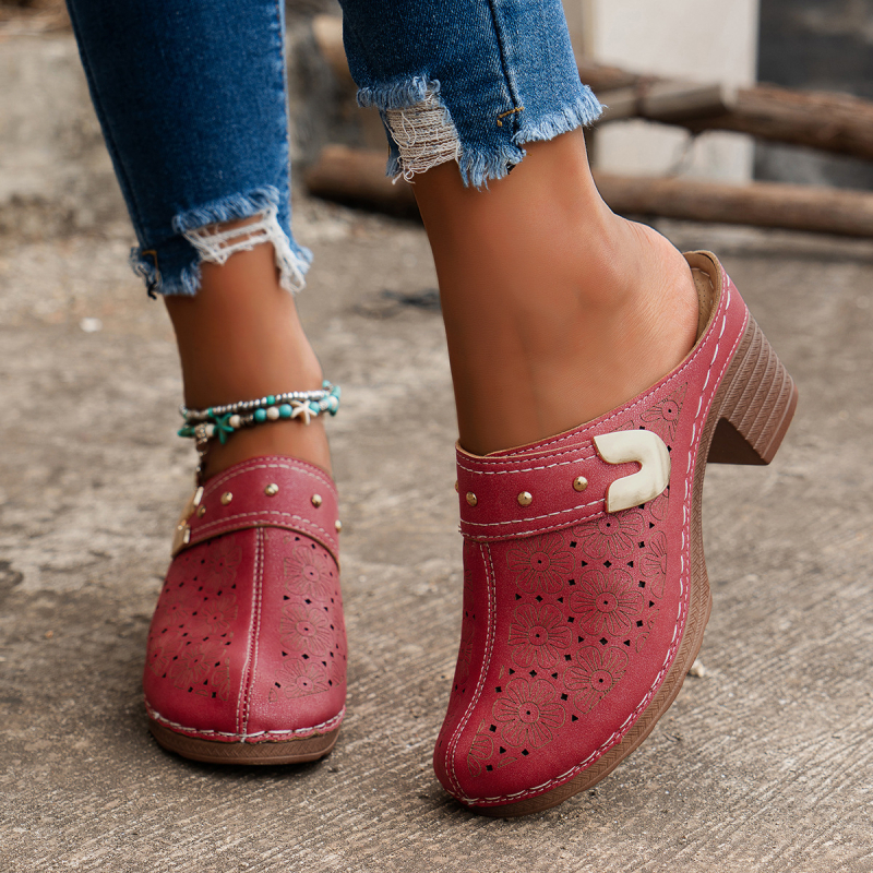 Populiarios aukštakulnės basutės, moteriškos storakulnės basutės iki pirštų galiukų, europietiškos ir amerikietiškos didelių dydžių tuščiavidurės basutės, madingos moteriškos basutės.