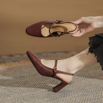 Jin Gang J4703_J6803 Висок ток 2025 Нови летни чехли с квадратна глава и дебел ток, всички размери, с празни задни части за жени