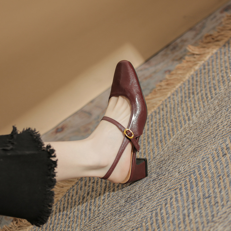 Jin Gang J4703_J6803 Висок ток 2025 Нови летни чехли с квадратна глава и дебел ток, всички размери, с празни задни части за жени