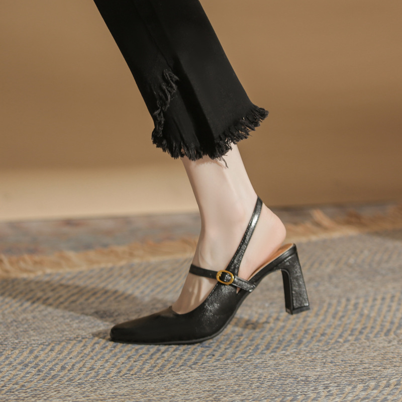 Jin Gang J4703_J6803 Висок ток 2025 Нови летни чехли с квадратна глава и дебел ток, всички размери, с празни задни части за жени