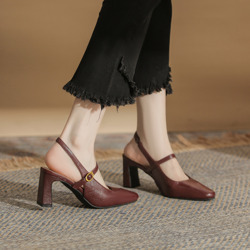 Jin Gang J4703_J6803 Висок ток 2025 Нови летни чехли с квадратна глава и дебел ток, всички размери, с празни задни части за жени