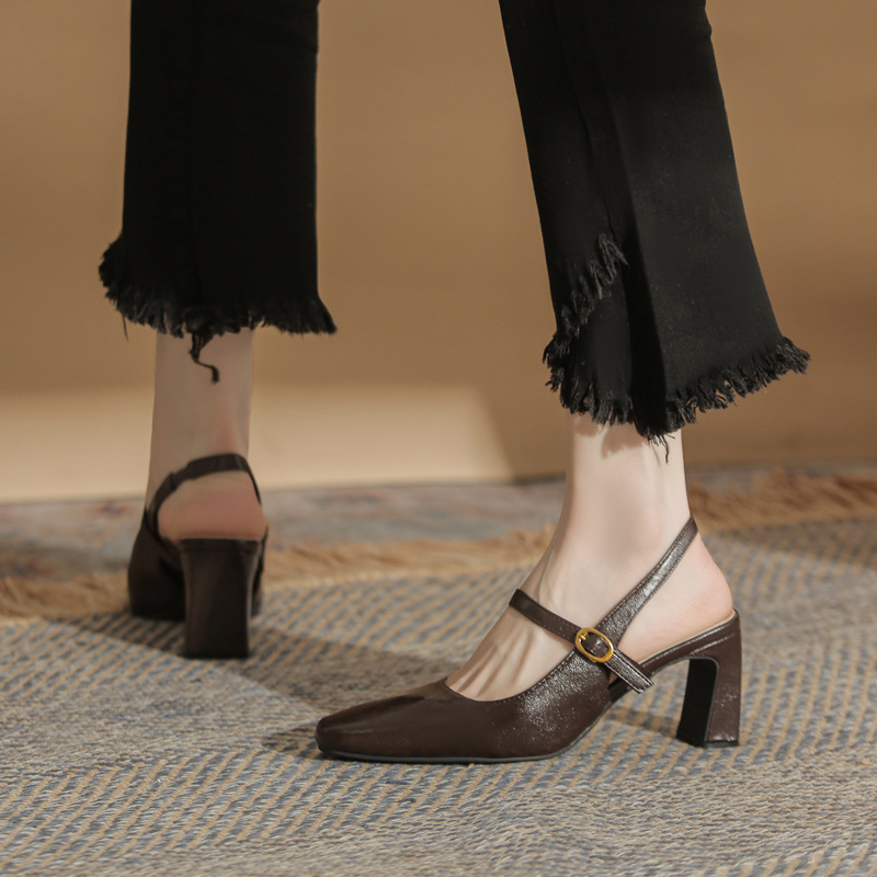 Jin Gang J4703_J6803 Висок ток 2025 Нови летни чехли с квадратна глава и дебел ток, всички размери, с празни задни части за жени