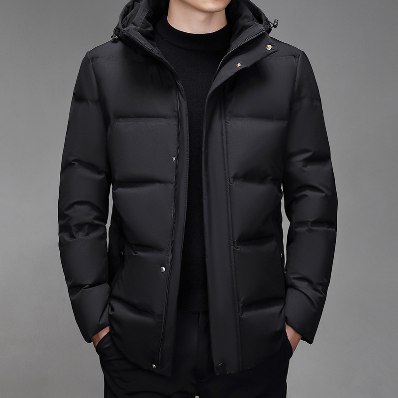 Vidutinio ir pagyvenusio amžiaus vyriška pūkinė striukė, skirta vidutinio ir ilgo tėvo žiemai, balta anties pūkai, sustorinti tėvo senelio dideliais netikriais plaukais