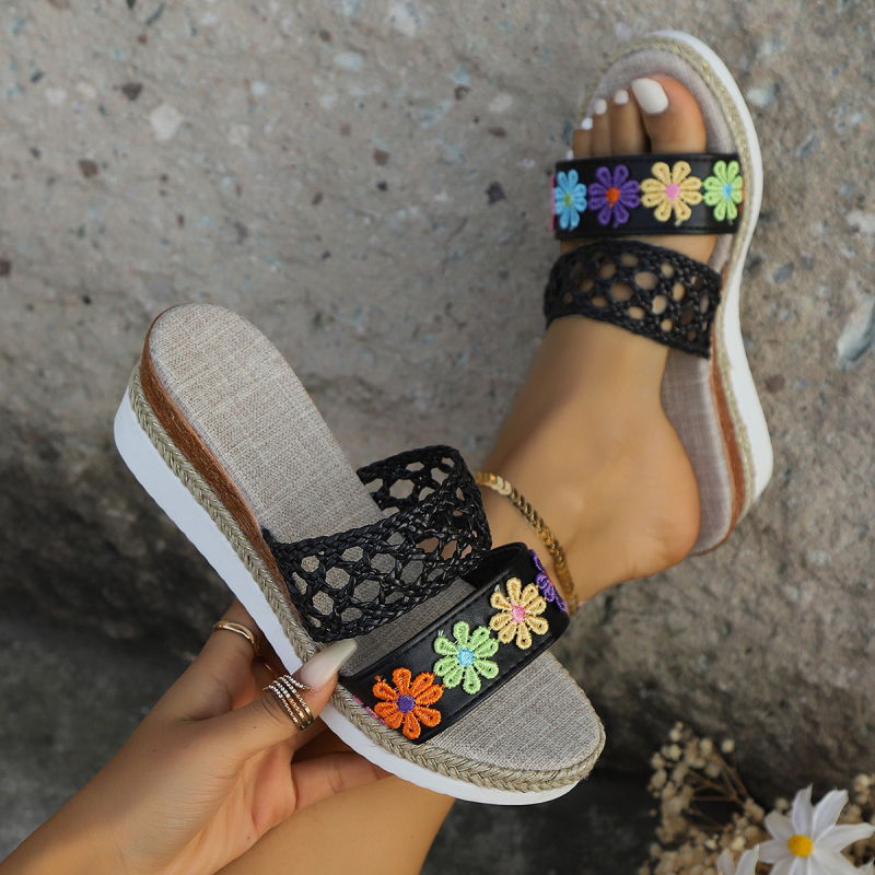 Naujos, plius dydžio, 43 dydžio, tarpvalstybinės užsienio prekybos pleišto formos šlepetės moterims, Europos ir Jungtinių Valstijų, kanapių virvės padu, storu padu, žuvies formos basutės moterims, urmu sandėlyje.