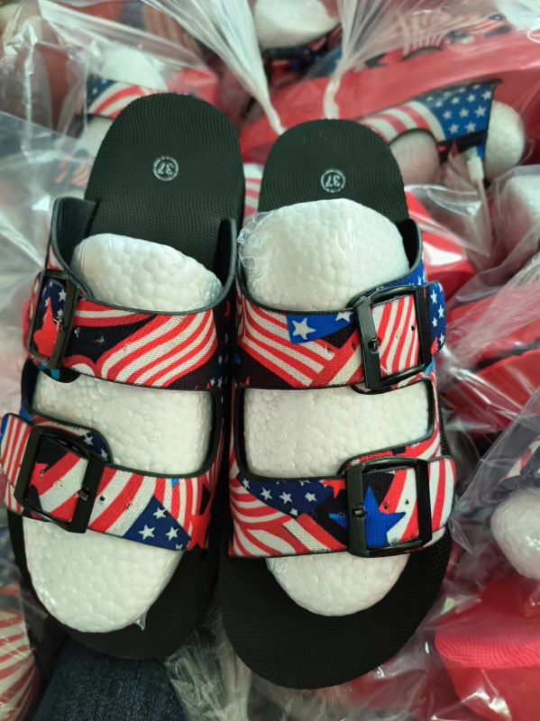 24 Sandale de vară noi pentru femei, mărime mare, cu talpă groasă, cu un singur cuvânt, cu două rânduri de nasturi, care se potrivesc cu culorile, sandale de plajă europene și americane, casual, pentru exterior