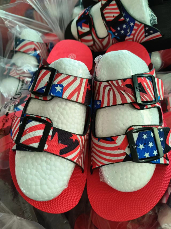 24 Sandale de vară noi pentru femei, mărime mare, cu talpă groasă, cu un singur cuvânt, cu două rânduri de nasturi, care se potrivesc cu culorile, sandale de plajă europene și americane, casual, pentru exterior