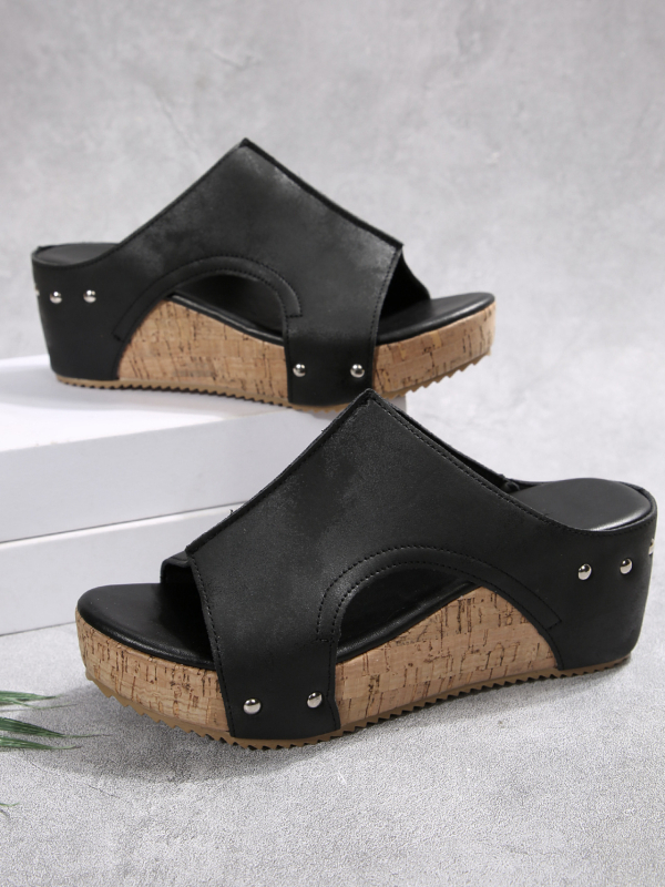 Лято 2025 нови трансгранични директни доставки на външна търговия плюс размер дамски клинови чехли риба уста дебело дъно сандали с нитове на едро