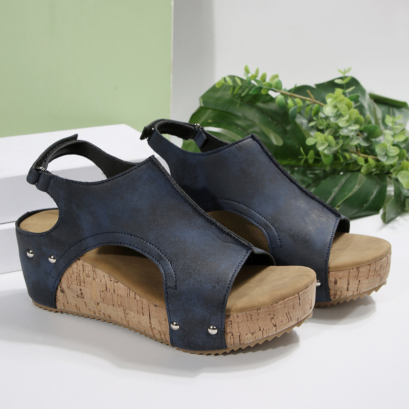 Лято 2025 нови трансгранични директни доставки на външна търговия плюс размер дамски клинови чехли риба уста дебело дъно сандали с нитове на едро