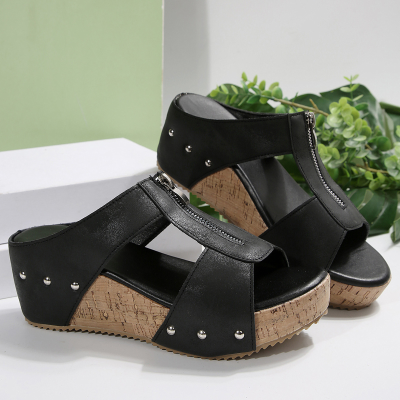 Лято 2025 нови трансгранични директни доставки на външна търговия плюс размер дамски клинови чехли риба уста дебело дъно сандали с нитове на едро