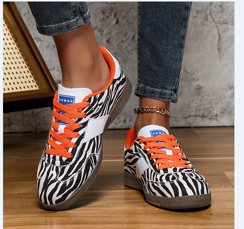 Vanjskotrgovinske prekogranične ženske cipele 2025. Nove leopard printane ležerne ravne cipele, univerzalne ravne modne sportske ženske cipele