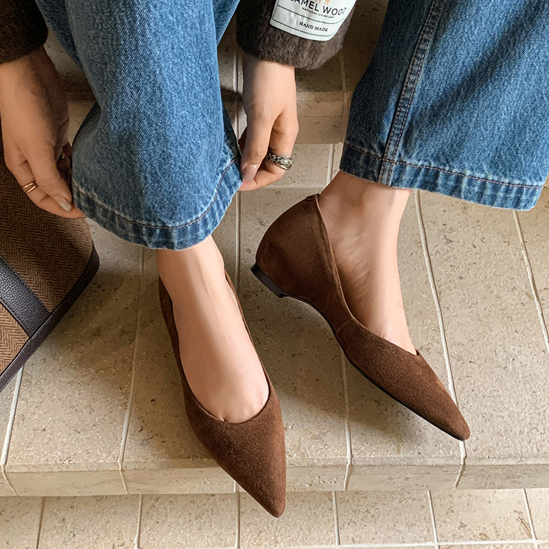 Elegantne ženske cipele s tankim vrhom i ovčjom kožom, za jesen 2025., s visokom petom i plitkom petom za povećanje visine