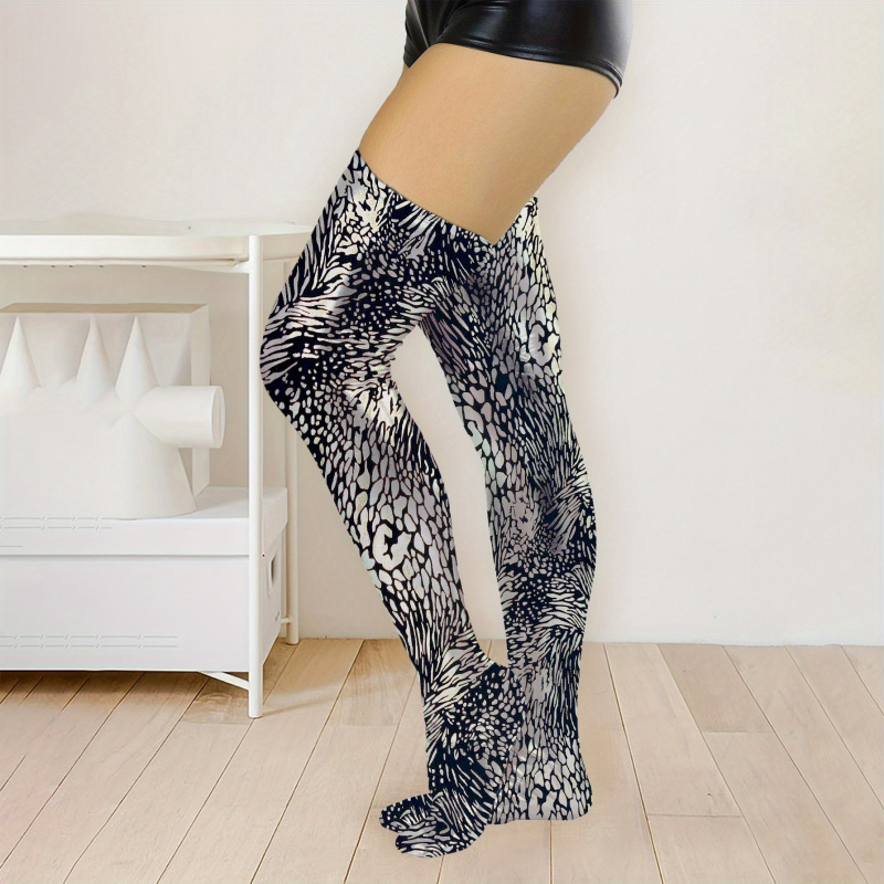 Piiriülesed Euroopa ja Ameerika Ühendriikide uued lihtsad moodsed venivad õhukesed nahast sokid erkõlist erk läikiv hulgimüük