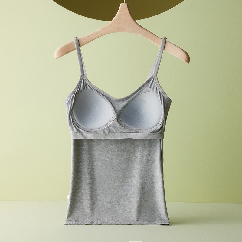 Plius dydžio liemenėlė su krūtinės įdėklu, moteriška nedėvima liemenėlė, reguliuojamo dydžio apatiniai, vientisa liemenėlė, vidinė apkūni mergina.