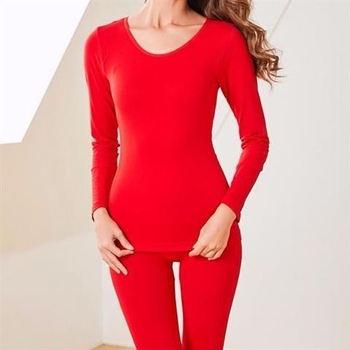 Terminiai apatiniai, pastovios temperatūros, nematomas pagrindas, moteriškas kūnas, itin plonas, šilumai aptemptas, didelio dydžio, odos grožio drabužiai, rudens drabužiai ir kelnės.