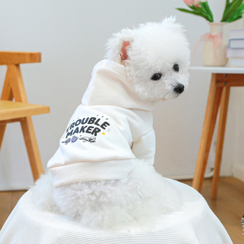Директна доставка от фабриката/външна търговия на склад дрехи за домашни любимци, кучета и котки, есенни и зимни, бели жилетки за малки проблеми