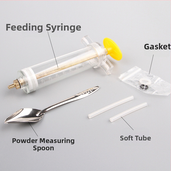 Gamyklos sandėlyje yra papūgų jauniklių plastikinis lesyklėlė rankomis auginamoms papūgoms skirtas švirkštinis lesyklėlė šaukšteliu paukščių reikmenų didmeninė prekyba