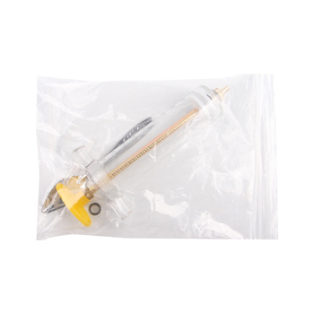 Gamyklos sandėlyje yra papūgų jauniklių plastikinis lesyklėlė rankomis auginamoms papūgoms skirtas švirkštinis lesyklėlė šaukšteliu paukščių reikmenų didmeninė prekyba