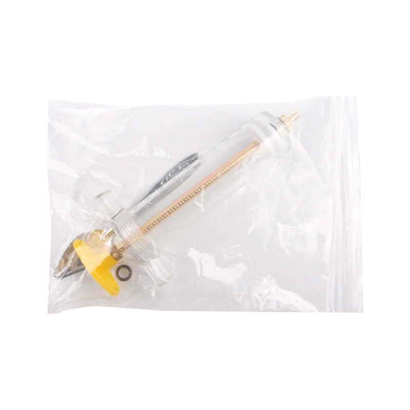 Gamyklos sandėlyje yra papūgų jauniklių plastikinis lesyklėlė rankomis auginamoms papūgoms skirtas švirkštinis lesyklėlė šaukšteliu paukščių reikmenų didmeninė prekyba