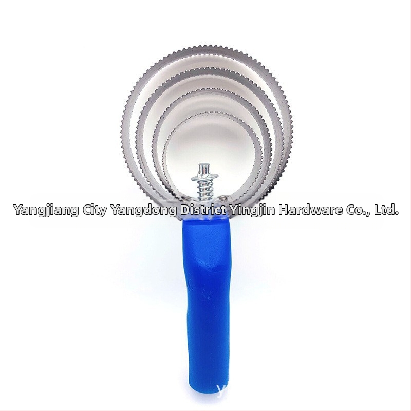 Négy, öt és hat kör alakú, fogazott fésű, tehén- és lóizzadságkaparó, viszketéscsillapító gereblye, lószőrfésű, fogkarcoló, kisállatfésű, szőrtelenítő kefe