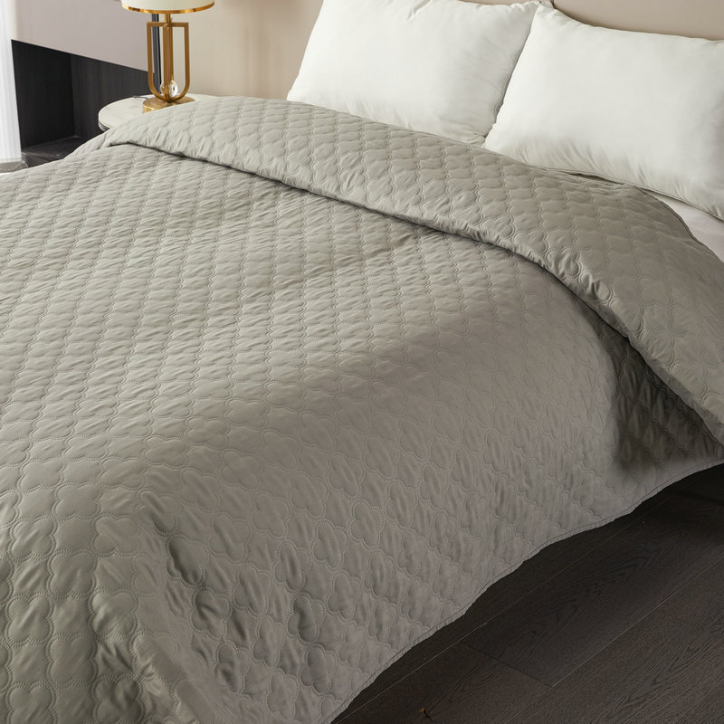 Naujas „Amazon“ vandeniui atsparus šlapimui atsparus augintinių čiužinio gamyklinis dygsniuotas dygsniuotas lovos užtiesalas „Clover“ paprastas katės ir šuns augintinis