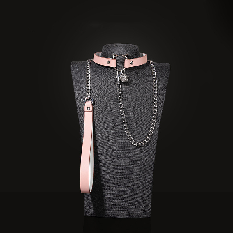 SM sekso žaislai, juodo katino varpelio formos antkaklis, vyriškos ir moteriškos vergų dresavimo antkaklis, traukos antkaklis, SM sekso reikmenys