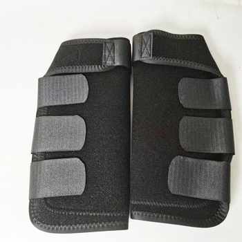 Kõrge elastsusega sukeldumismaterjalist kangas, pehme lööke neelav kokkupõrkevastane rakmete jalakaitsmetega hobuserihmad, elastne sall, ühe hobuse vest õues kasutamiseks