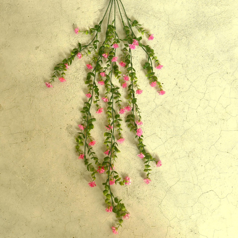 Tarpvalstybinė žalių augalų sieninė dekoracija, eukalipto, kamelijos, vynmedžio, eukalipto lapo, rotango, kabanti gėlių dekoracija