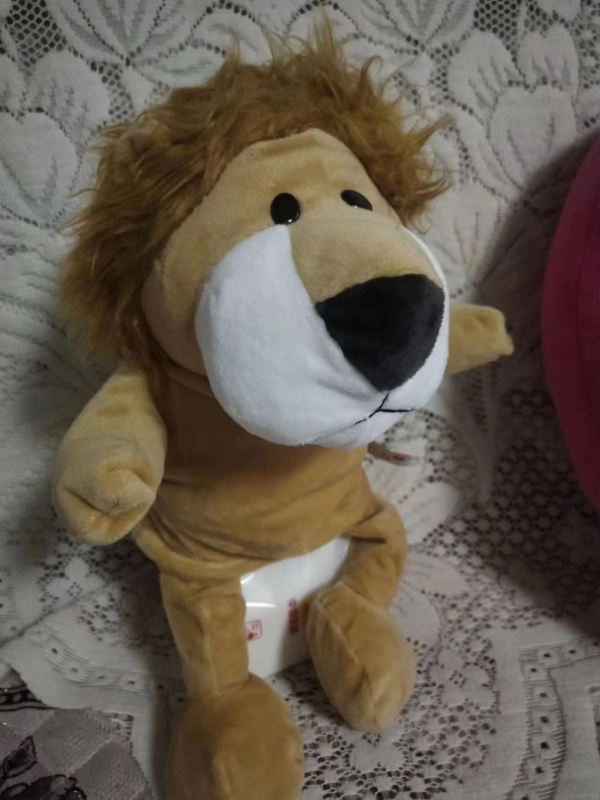 Piiriülene uus toode, loomade käenukk, lapsevanema ja lapse interaktiivne hariduslik plush-mänguasi, lõvi, vatsakest kõnelev sõrmenukk