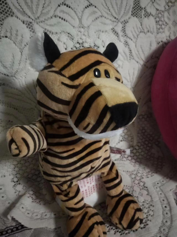 Piiriülene uus toode, loomade käenukk, lapsevanema ja lapse interaktiivne hariduslik plush-mänguasi, lõvi, vatsakest kõnelev sõrmenukk