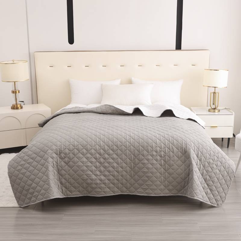 2025 m. naujas tarpvalstybinis „Amazon“ specialus pasiūlymas vandeniui atspariam lovos užtiesalui, drėgmei atspariam, purvui atspariam lovos užtiesalo kilimėliui, būtinam kelionėms ir žaidimų piknikui.