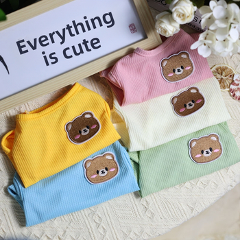 Βάφλα άνοιξη και φθινόπωρο χαριτωμένα αξεσουάρ αρκούδας γιλέκο κατοικίδιων ζώων καραμέλα χρώμα αρκούδα απλό άνετο πουλόβερ ρούχα