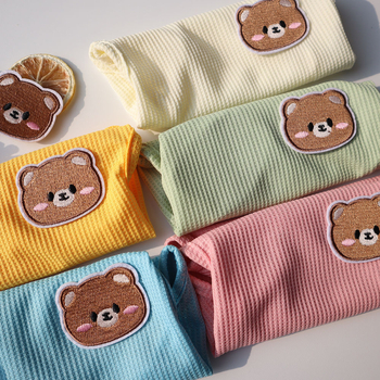 Βάφλα άνοιξη και φθινόπωρο χαριτωμένα αξεσουάρ αρκούδας γιλέκο κατοικίδιων ζώων καραμέλα χρώμα αρκούδα απλό άνετο πουλόβερ ρούχα