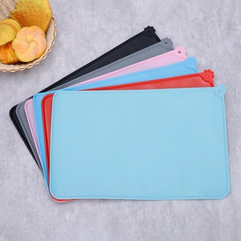 Χαλί σιλικόνης για κατοικίδια Amazon Hot Sale με τρύπες Χαλί τροφής για γάτες και σκύλους Σιλικόνης για σκύλους με πατούσα Αδιάβροχο χαλί με καπάκι κατοικίδιων