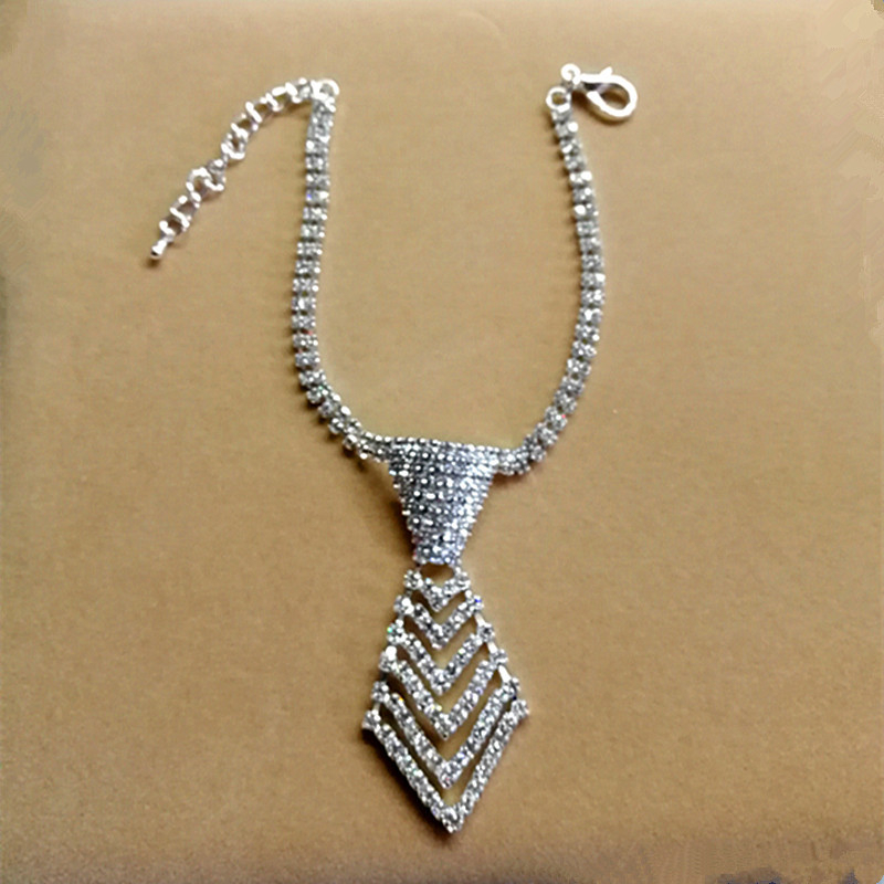 Фабрика директно от кристали за вратовръзка за куче, бижута за врата, нашийник за кучета, плюшени играчки, доставка на стоки за домашни любимци през граница, електронна търговия