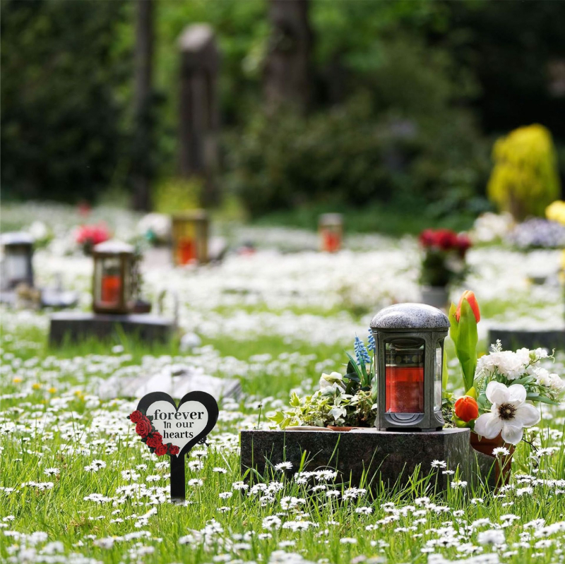 Memorialinių kapinių rožių širdies formos akrilinė dekoracija