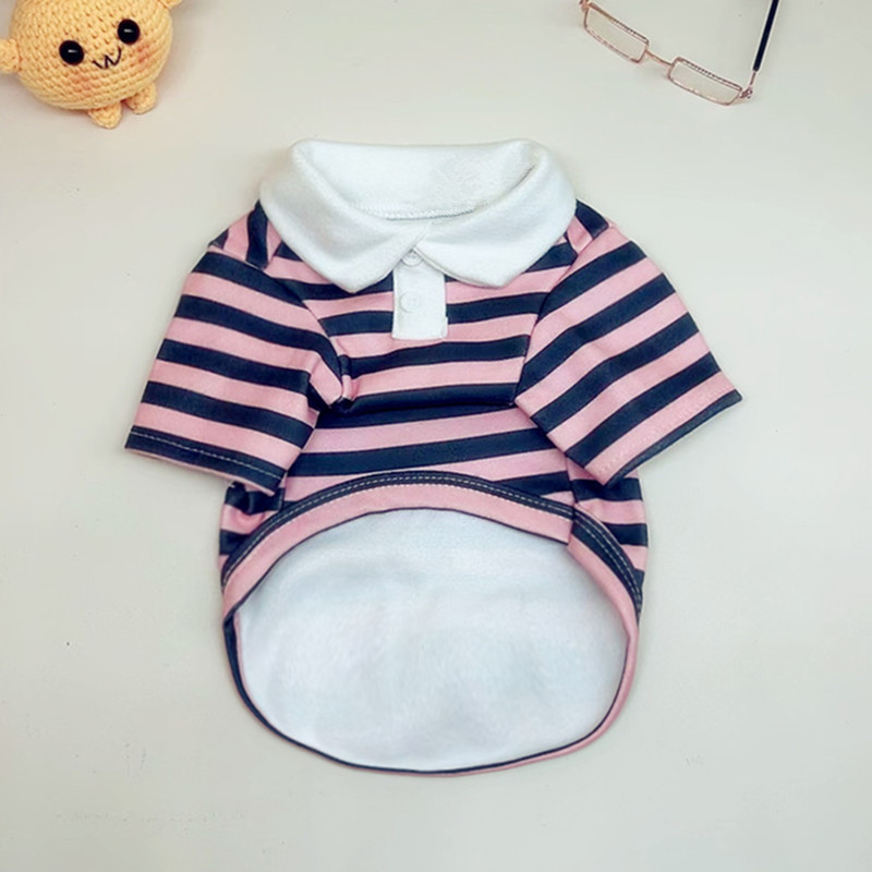 Раирана риза поло риза кученце домашен любимец котка лято тънко плюшено мече малко куче котка котка пролет и лято