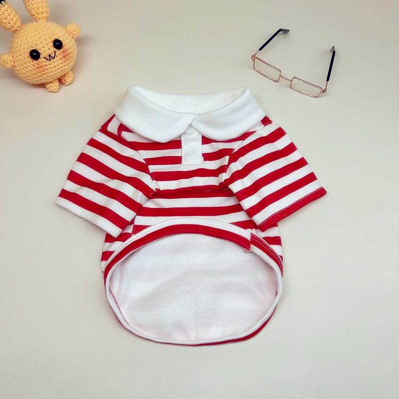 Раирана риза поло риза кученце домашен любимец котка лято тънко плюшено мече малко куче котка котка пролет и лято