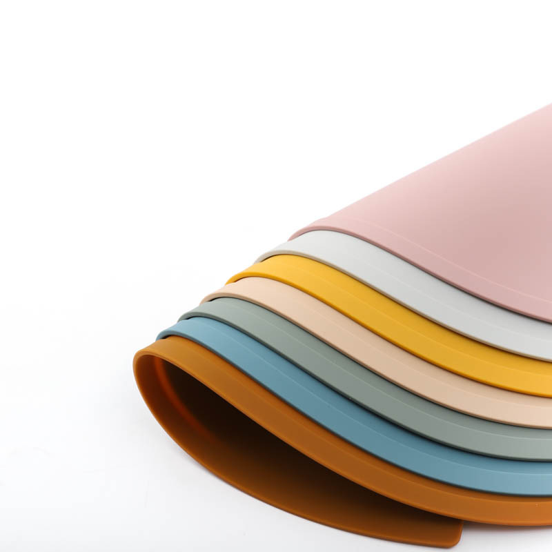 Keresztbe helyezhető, nagy, félkör alakú, vastagított, egyszínű, gyermek szilikon alátét, hőszigetelt, csúszásmentes, kopásálló, könnyen tisztítható gurulós alátét