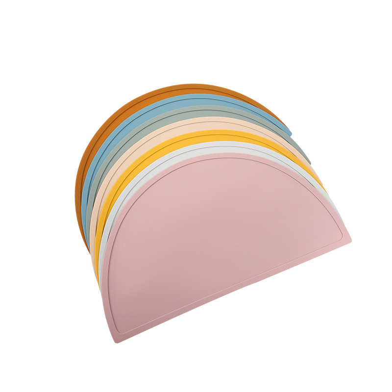 Keresztbe helyezhető, nagy, félkör alakú, vastagított, egyszínű, gyermek szilikon alátét, hőszigetelt, csúszásmentes, kopásálló, könnyen tisztítható gurulós alátét