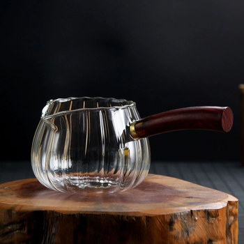 Tarpvalstybinė medinė rankena, dryžuotas aukšto borosilikatinio stiklo mugės puodelis, įvairių stilių skaidraus stiklo arbatos skirtukas, gėlių arbatos uniformos puodelis