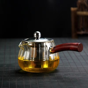 Tarpvalstybinė medinė rankena, dryžuotas aukšto borosilikatinio stiklo mugės puodelis, įvairių stilių skaidraus stiklo arbatos skirtukas, gėlių arbatos uniformos puodelis