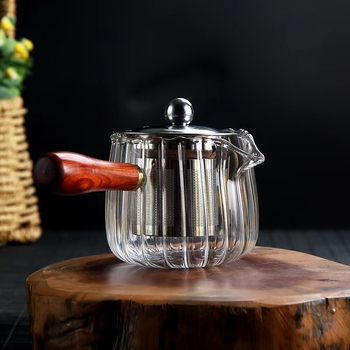 Tarpvalstybinė medinė rankena, dryžuotas aukšto borosilikatinio stiklo mugės puodelis, įvairių stilių skaidraus stiklo arbatos skirtukas, gėlių arbatos uniformos puodelis