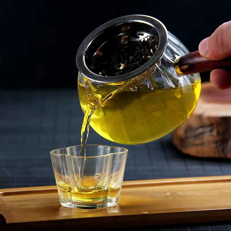 Tarpvalstybinė medinė rankena, dryžuotas aukšto borosilikatinio stiklo mugės puodelis, įvairių stilių skaidraus stiklo arbatos skirtukas, gėlių arbatos uniformos puodelis