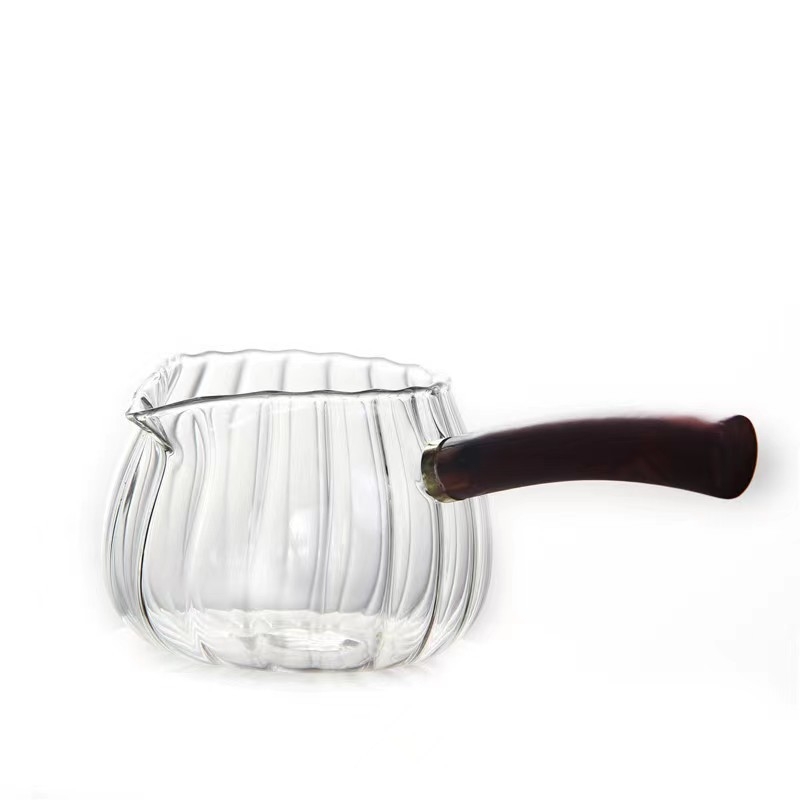 Tarpvalstybinė medinė rankena, dryžuotas aukšto borosilikatinio stiklo mugės puodelis, įvairių stilių skaidraus stiklo arbatos skirtukas, gėlių arbatos uniformos puodelis