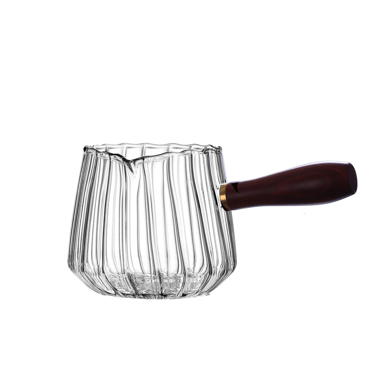 Tarpvalstybinė medinė rankena, dryžuotas aukšto borosilikatinio stiklo mugės puodelis, įvairių stilių skaidraus stiklo arbatos skirtukas, gėlių arbatos uniformos puodelis