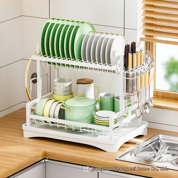 Virtuvės kriauklė, stalviršio džiovyklė, indų laikiklis, džiovinimo krepšelių laikiklis, spintelė, peilių ir šakučių laikiklis, stalo įrankiai, indų laikymo laikiklis